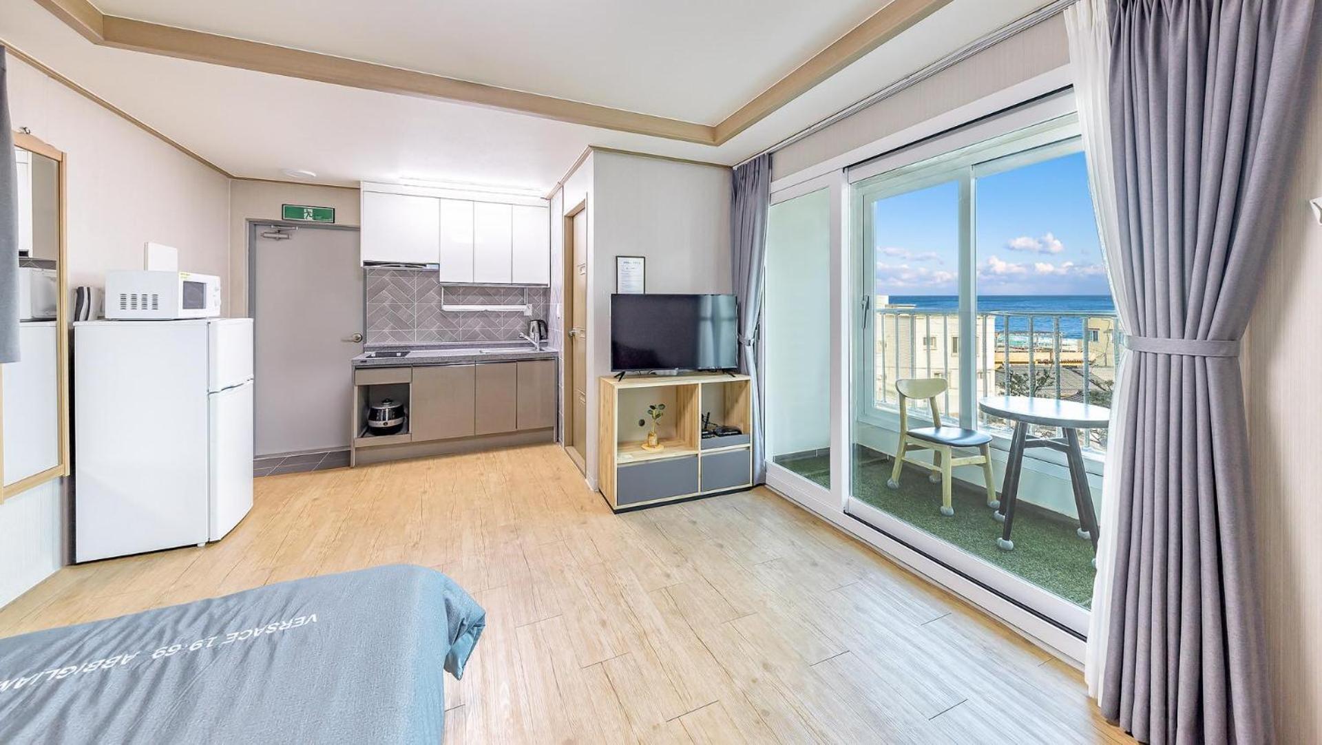 Gangneung Glad Pension Экстерьер фото