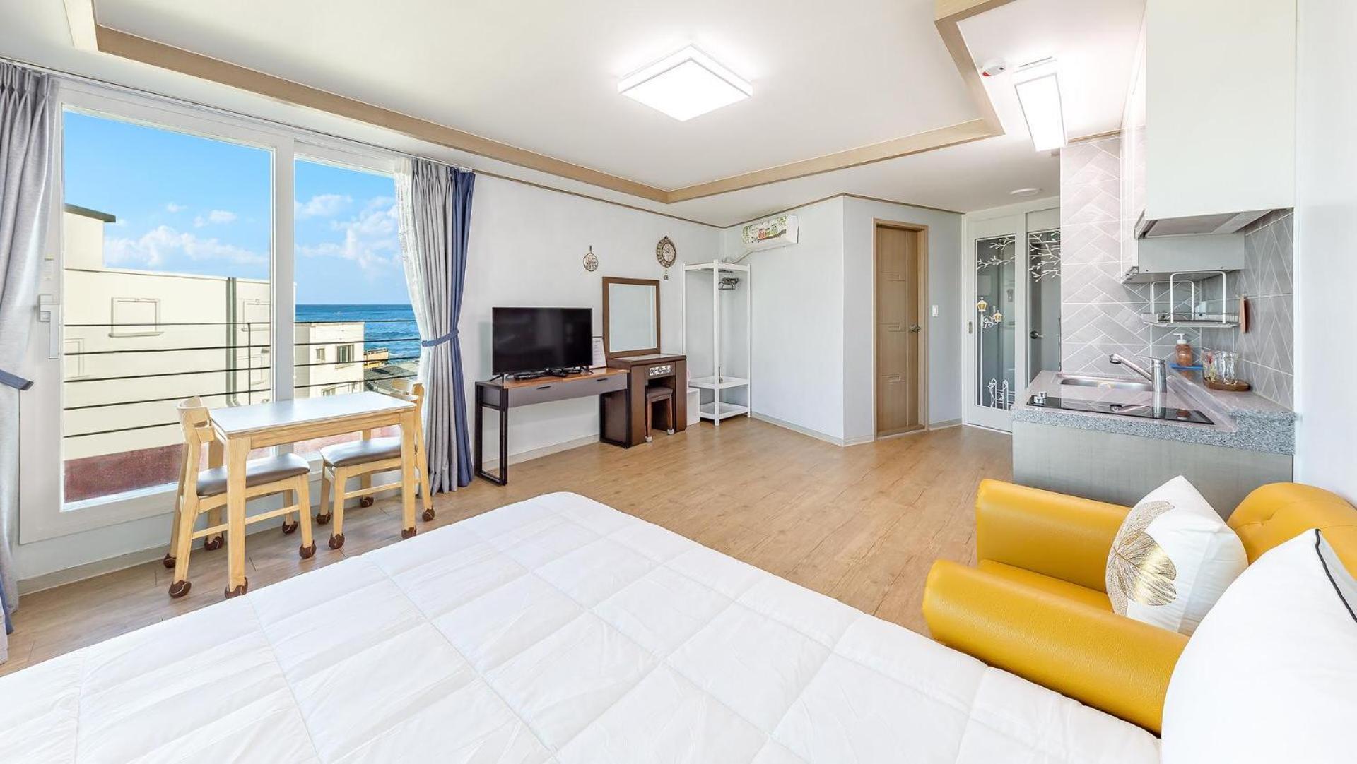 Gangneung Glad Pension Экстерьер фото