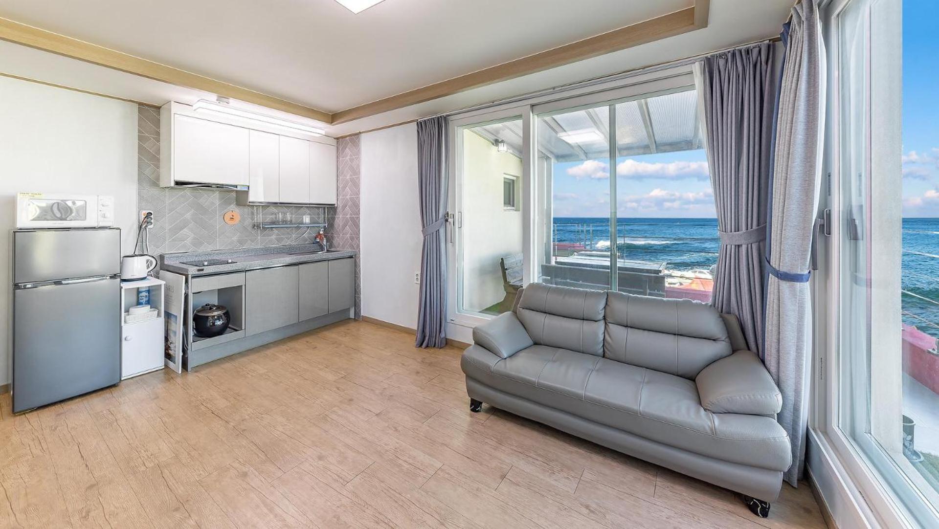 Gangneung Glad Pension Экстерьер фото