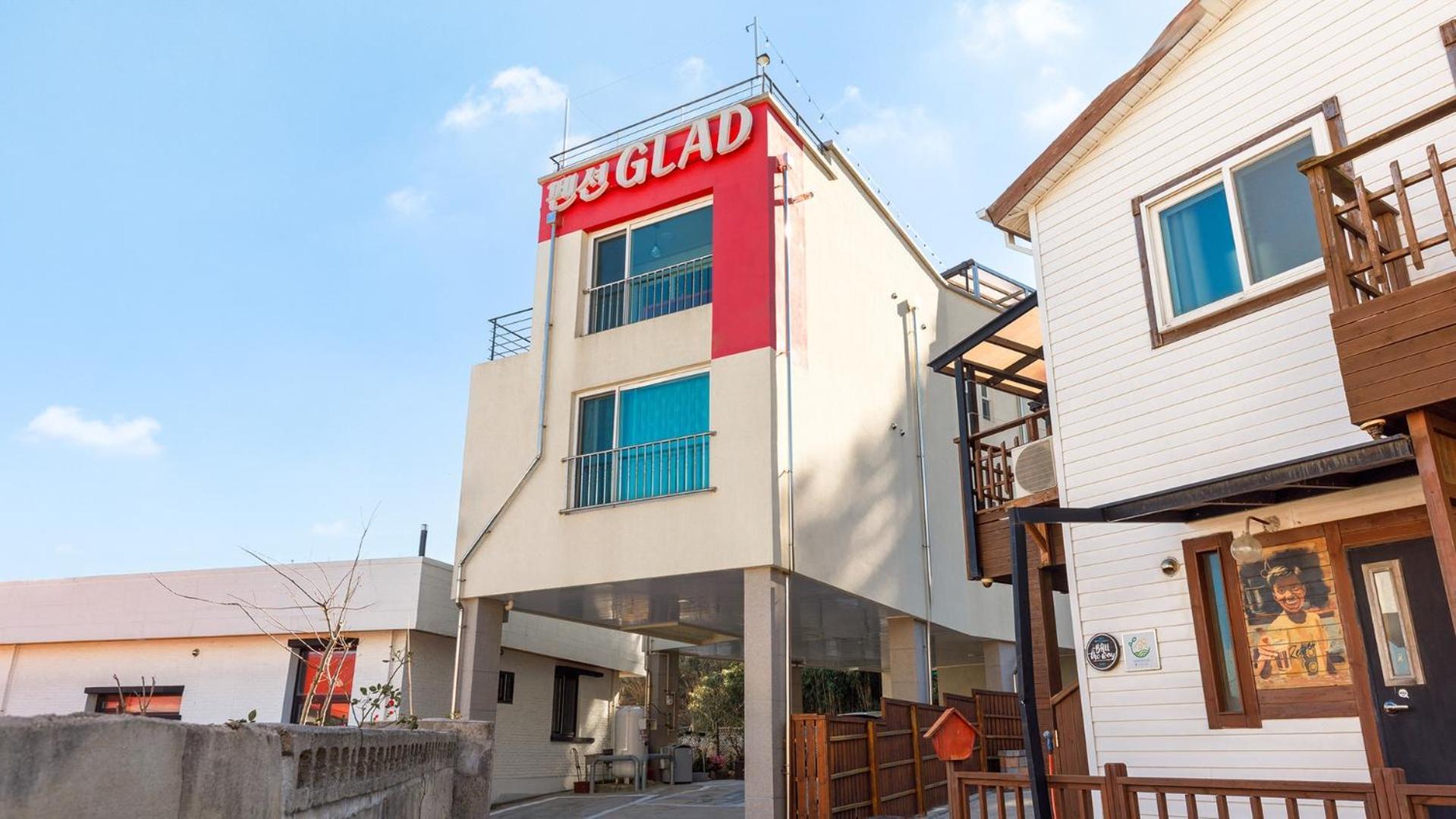 Gangneung Glad Pension Экстерьер фото